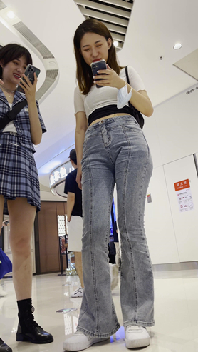 牛仔裤美女