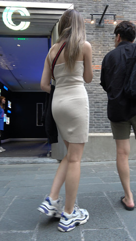 吊带连体包臀裙小姐姐