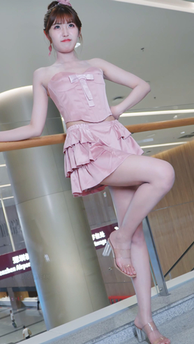 长腿高跟美女