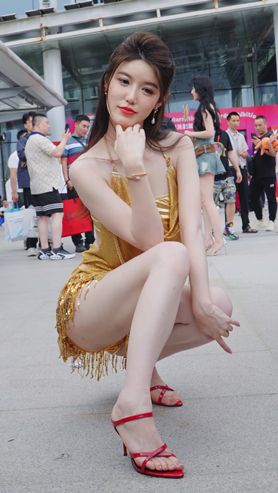 黄裙美女