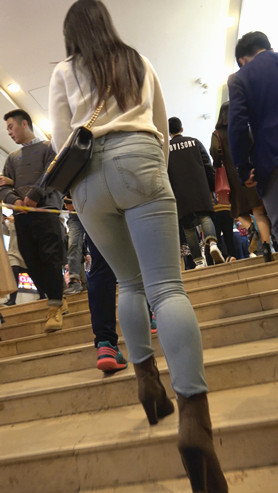 漂亮的极品牛仔紧身裤美女
