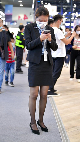 黑丝女销售