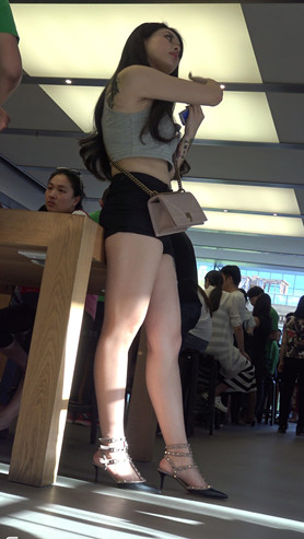 漂亮的露腰美女