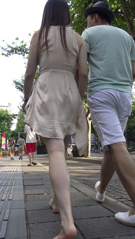 连体裙妹子