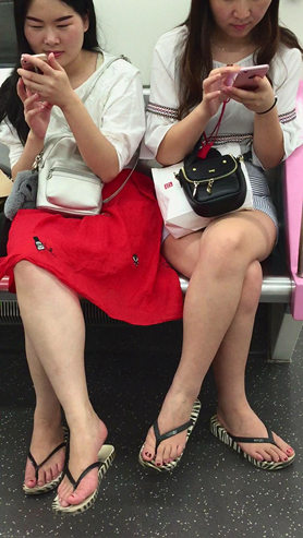 人字拖美腿玉足姐妹花