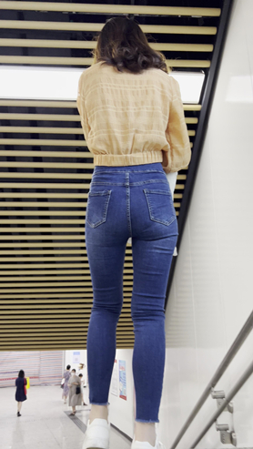 紧牛美妇
