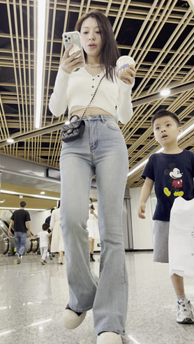 圆润紧牛美女