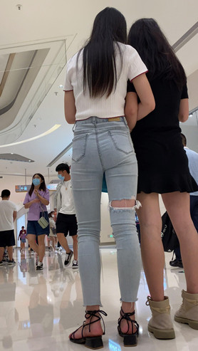 牛仔裤小姐姐