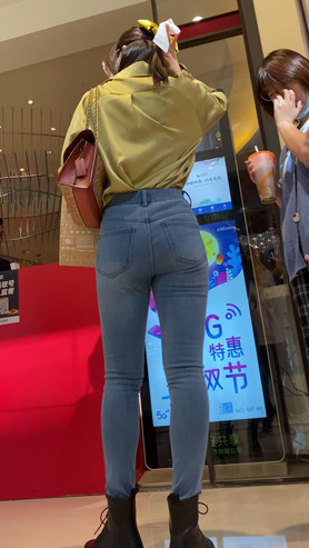 紧牛美眉
