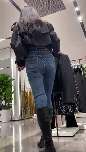 黑靴牛仔裤小姐姐