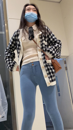 漂亮的蓝牛美女