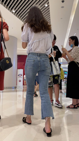 紧身牛仔小姐姐