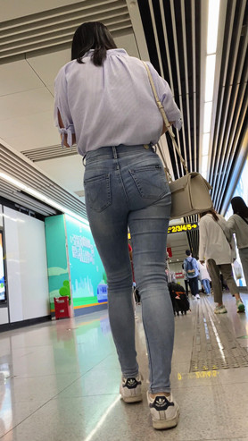 高腰蓝牛妹子