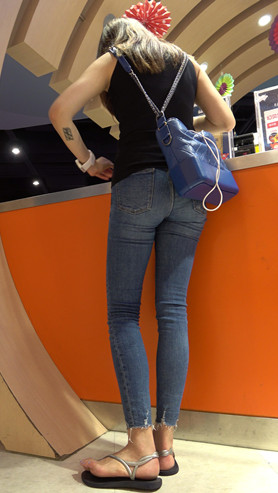 漂亮的牛仔美妇