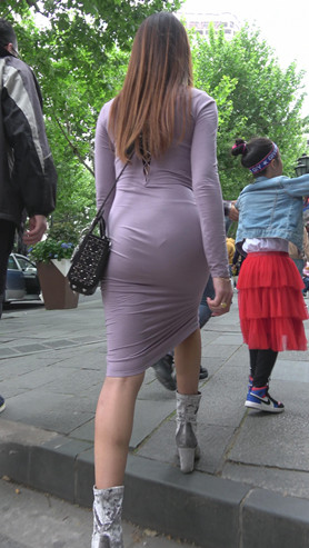 有个国外男友的连体包臀裙妹子