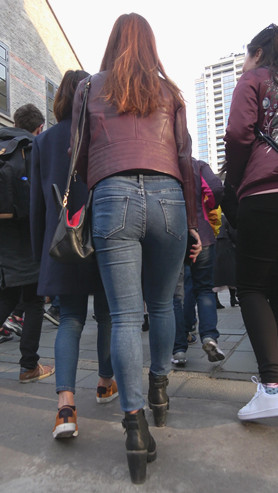 紧身牛仔肉感美妇