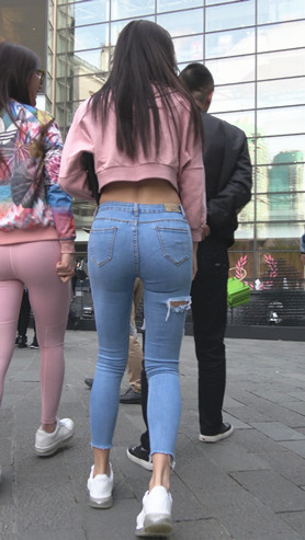 露腰极品紧身牛仔裤美女一