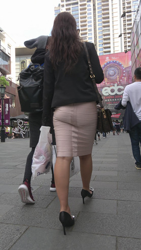 紧身包臀裙妹子