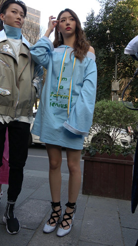 几个漂亮的小姐姐