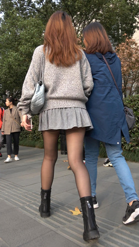 黑丝短裙妹子