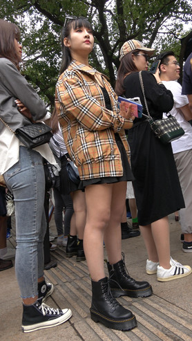 黑色短裙妹子