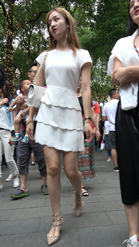 白裙连衣妹子