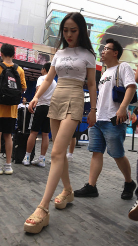 高腰裙裤妹子