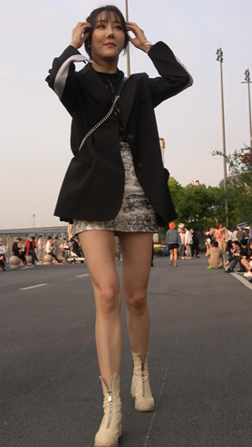 白嫩美腿小姐姐