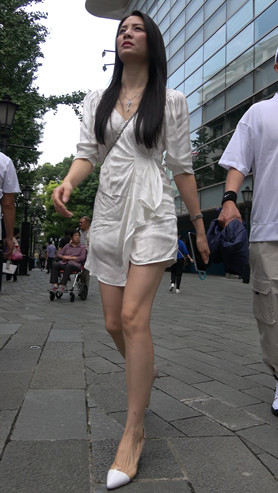 白色连衣裙小姐姐