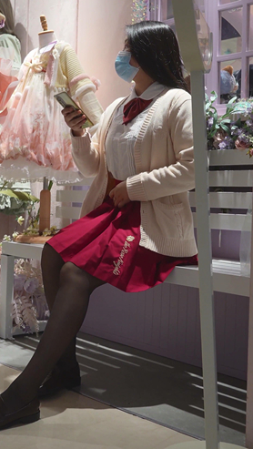 红裙美女
