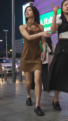 漂亮的连衣裙小姐姐