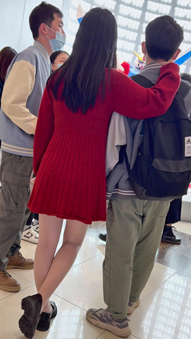 红裙美女