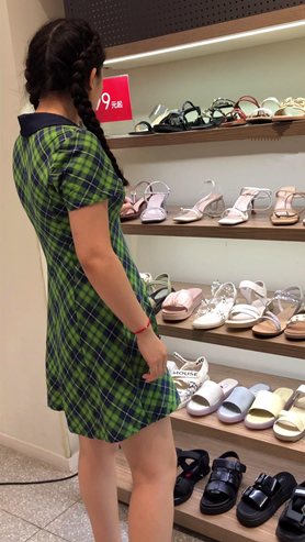 买鞋的女孩