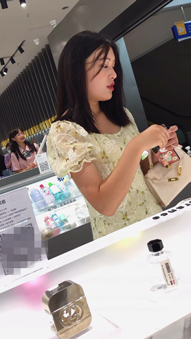 连衣裙美女