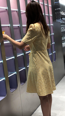 连衣裙美女