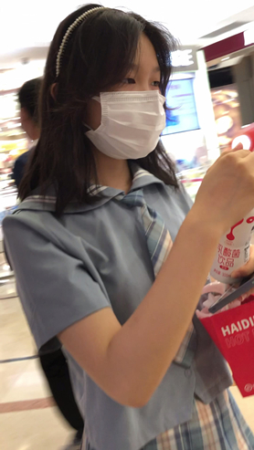 漂亮的美眉