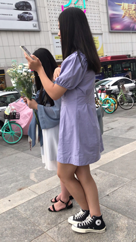 连衣裙美女