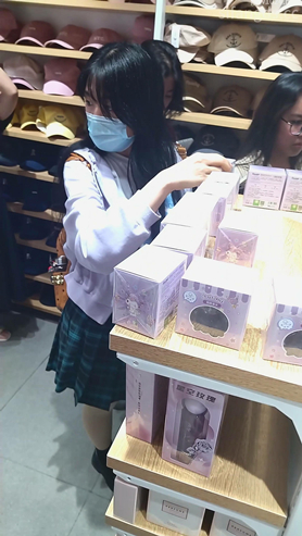 百褶裙小妹