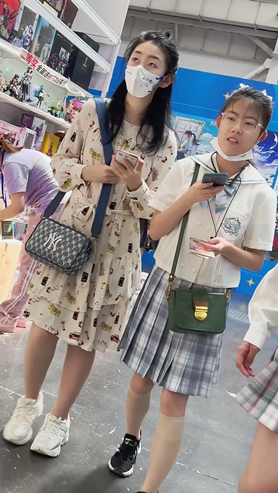 连衣裙美女