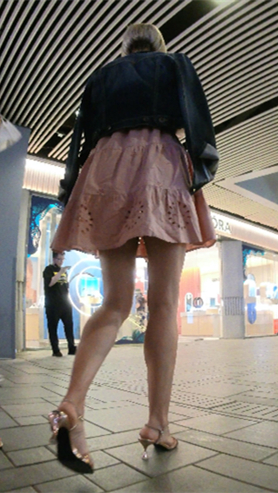 短发美女