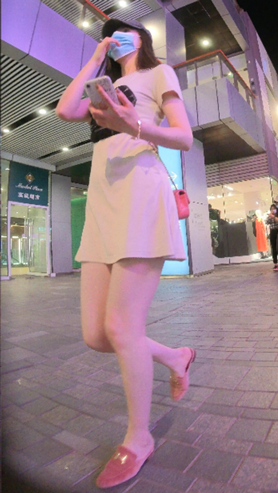 白裙美女