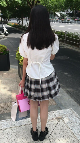 百褶裙小妹
