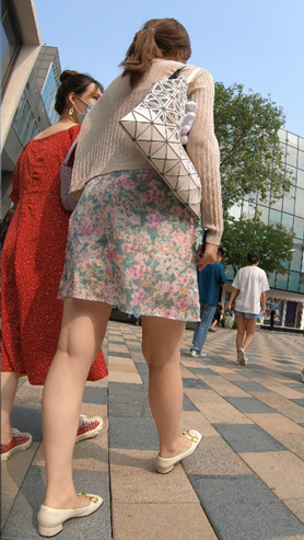 花裙美女