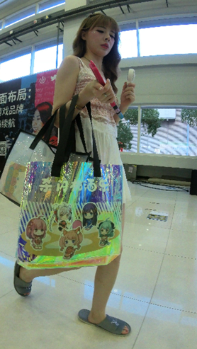 白裙美女