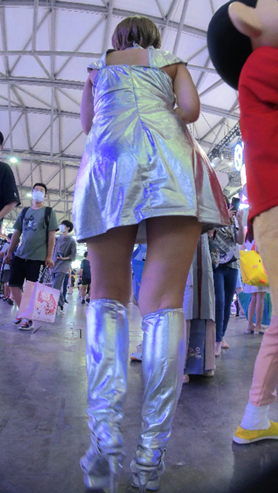 银裙小姐姐