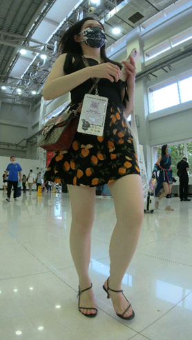 戴口罩的美女