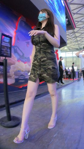 迷彩裙美女