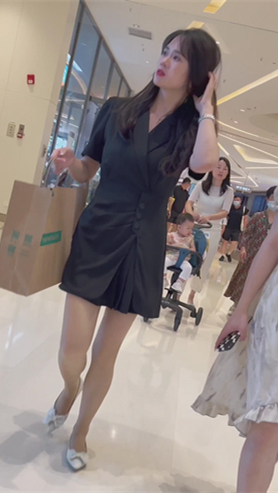 黑裙小姐姐