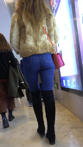 国外的蓝牛黑靴妹子