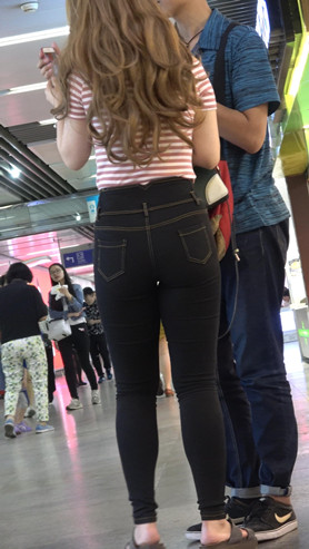 黑色高腰牛仔裤丰腴小姐姐